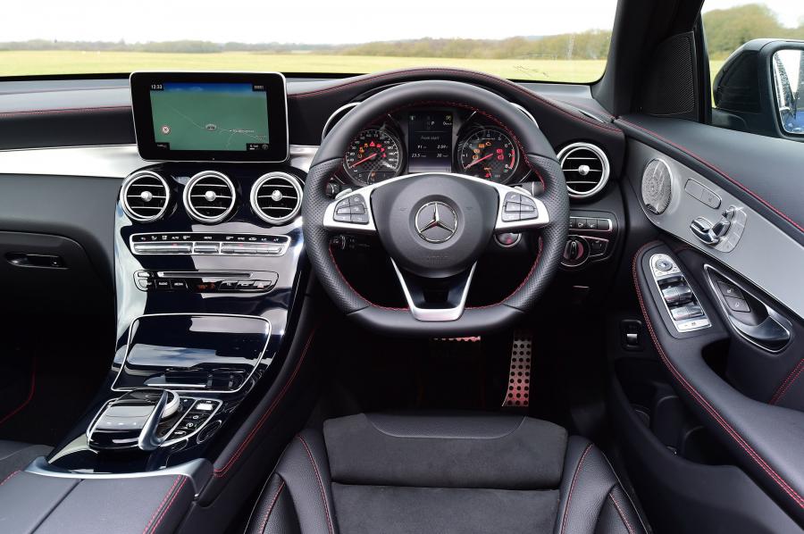 Интерьер Mercedes-AMG GLC43 4Matic Coupe 2017 года  (UK) (фото 33 из 40)